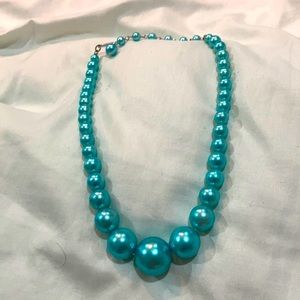 A blue pearl necklace